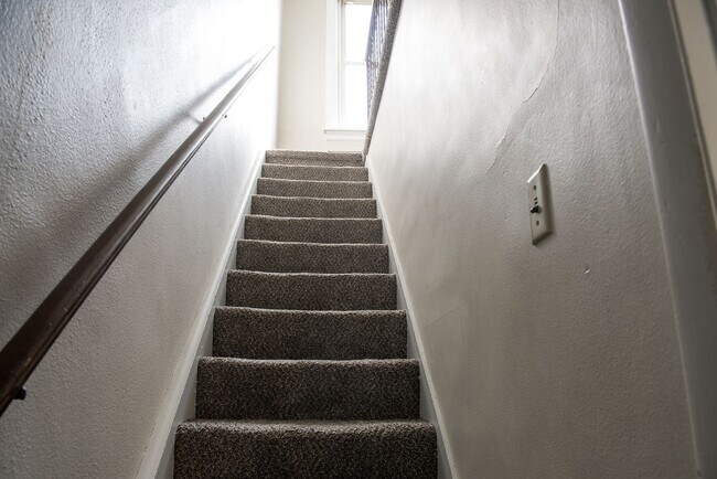 Building Photo - 1105 N 2nd St