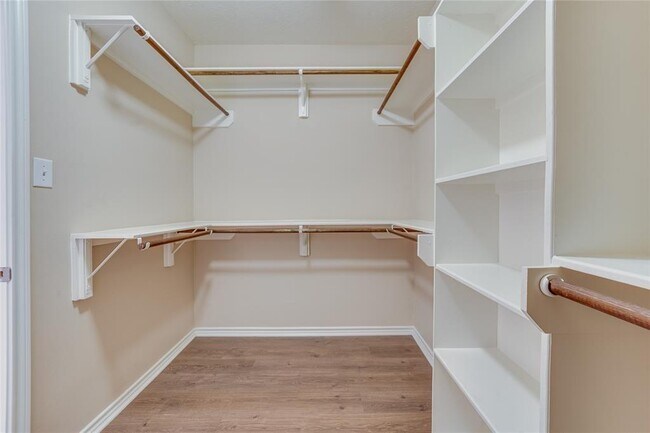 Building Photo - 10414 Hahns Peak Dr