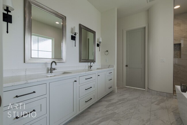Building Photo - Beautiful Fully Furnished 3 bedroom, 2.5 B...