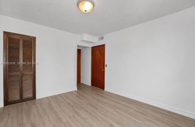 Building Photo - 727 NW 24th Ct