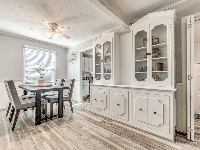 Building Photo - Super Sweet Home - All Appliances Included! 5 Minutes from Lake Hefner