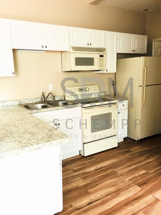Building Photo - Renovated 2 bedroom in the Russell neighborhood! *Section 8 accepted*