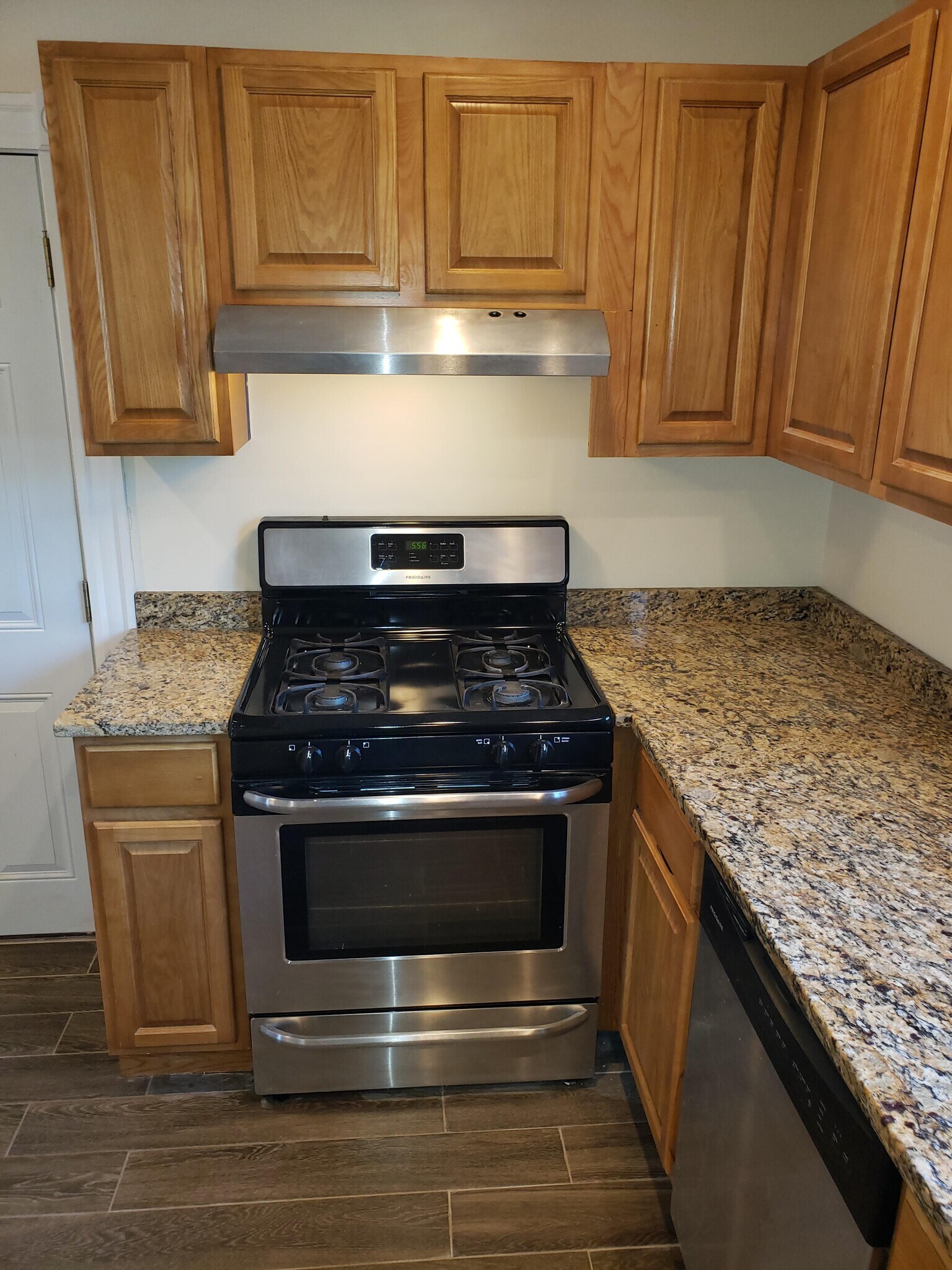 Building Photo - 27 Martha St