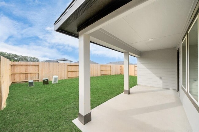 Building Photo - 5038 Balcolm Dr