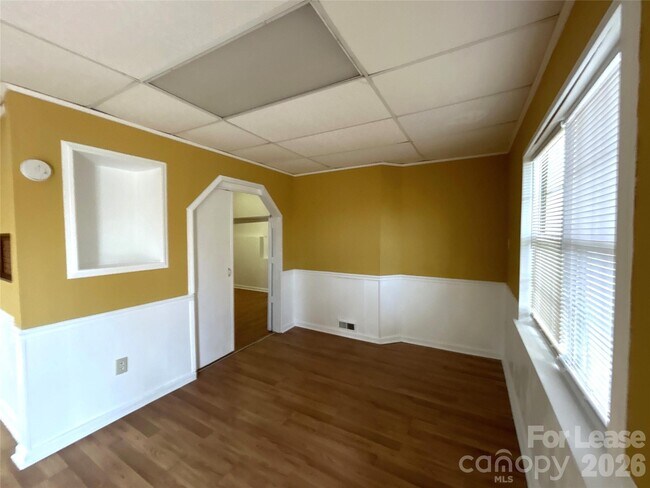 Building Photo - 3805 Rosedown Dr