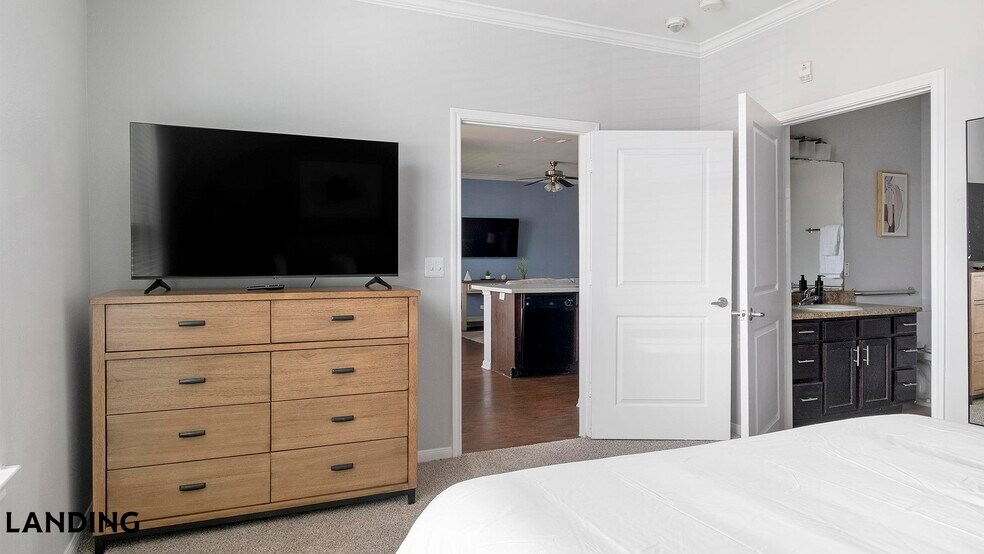 Building Photo - 14807 Woodland Hills Dr