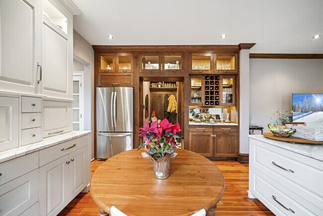 Building Photo - 415 W Union St