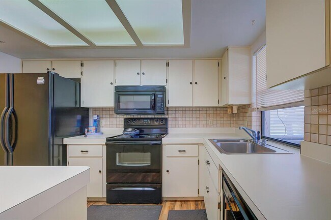 Building Photo - 8992 Hernando Way