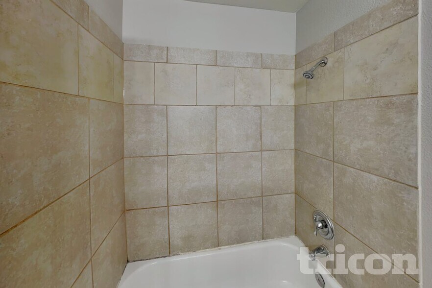 Building Photo - 6941 Wine River Dr