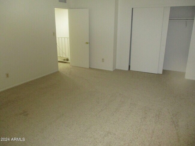 Building Photo - 6557 S La Rosa Dr