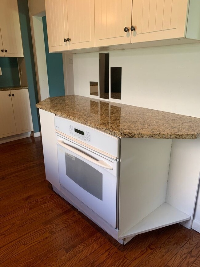 Building Photo - 3 Bedroom Single Family Home with Garage in Mount Washington!