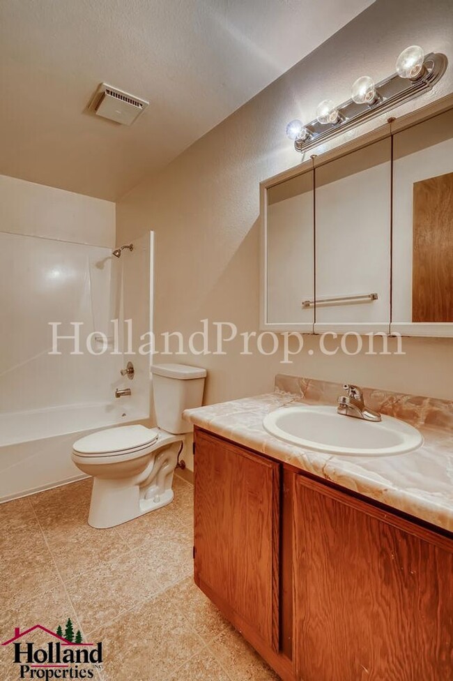 Building Photo - 1722 NE 230th Ct
