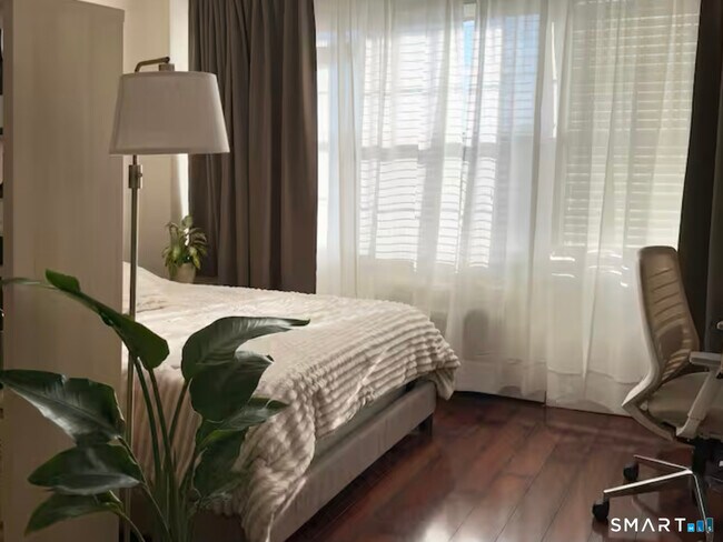 Building Photo - 30 Glenbrook Rd