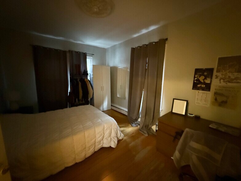 Building Photo - 99 Calumet St