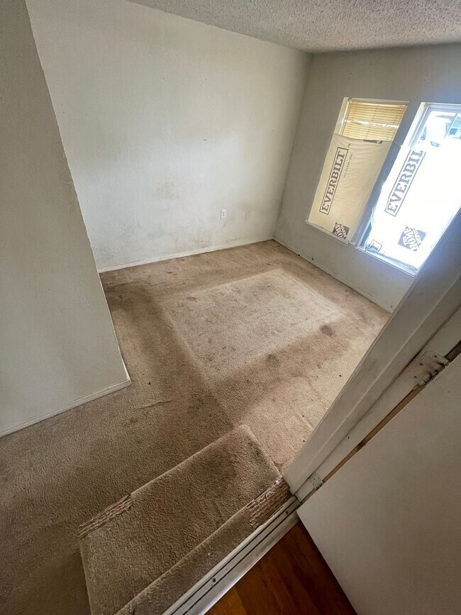 Building Photo - Se 4bed 2bath home