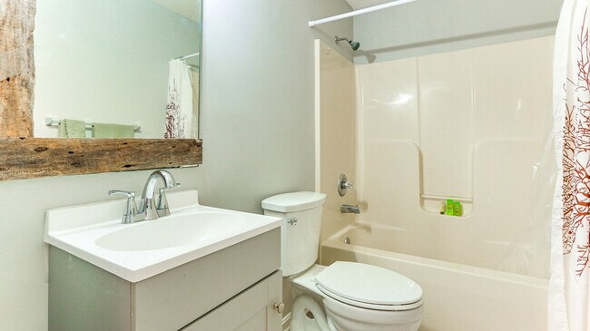 Building Photo - 443 Arrowhead Rd