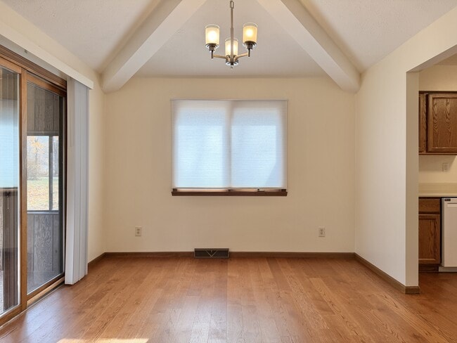 Building Photo - 9807 Double Ditch Cir