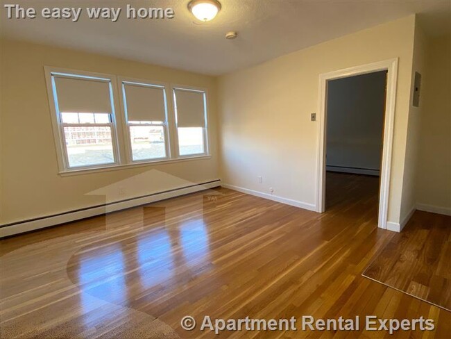 Primary Photo - 168 N Beacon St