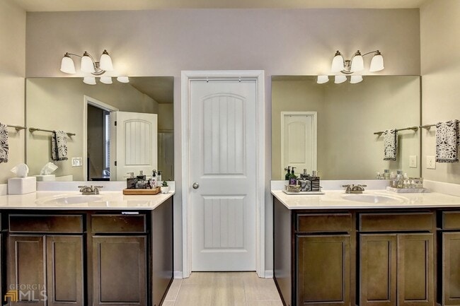 Building Photo - 2245 Black Pebble Cir