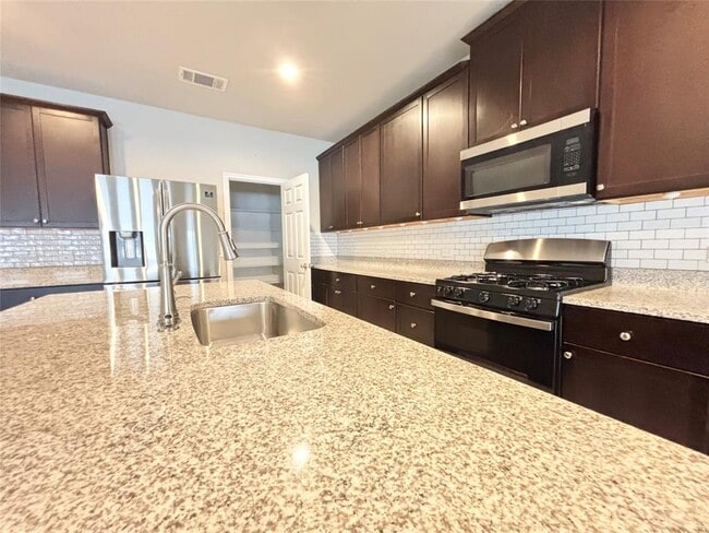 Building Photo - 10921 Zoeller Dr