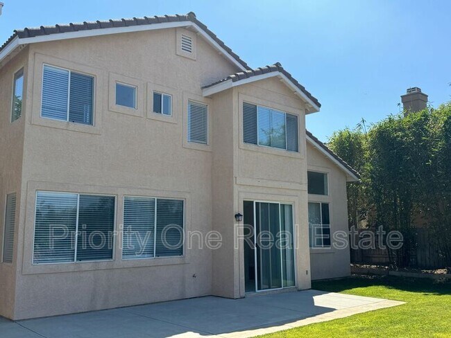 Building Photo - 560 Calle Capistrano