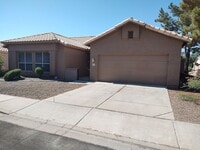 Building Photo - 671 E Kent Ave