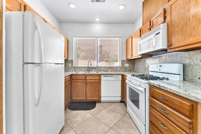 Building Photo - Single Story 3 bedroom and 2 bath home.