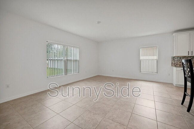 Building Photo - 10116 Grande Lp