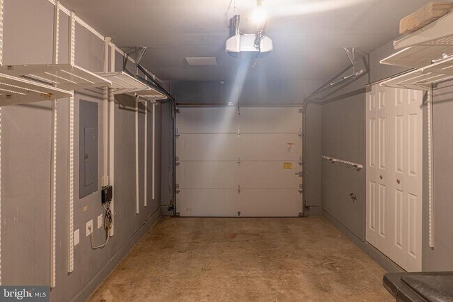 Building Photo - 1891 Crescent Park Dr