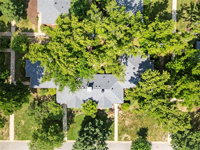 Building Photo - 725 Berick Dr