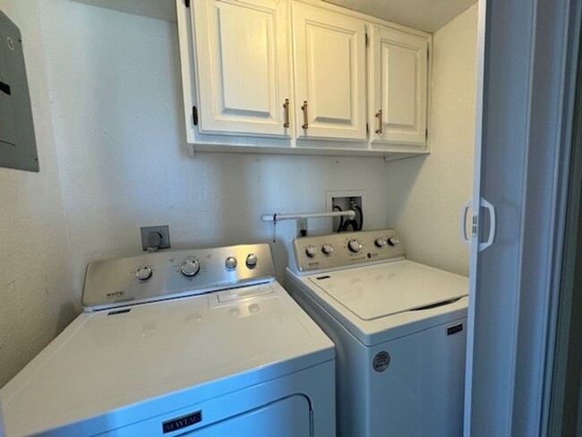 Building Photo - River Bluffs 2Bedroom, 2bath w/Bonus room/...