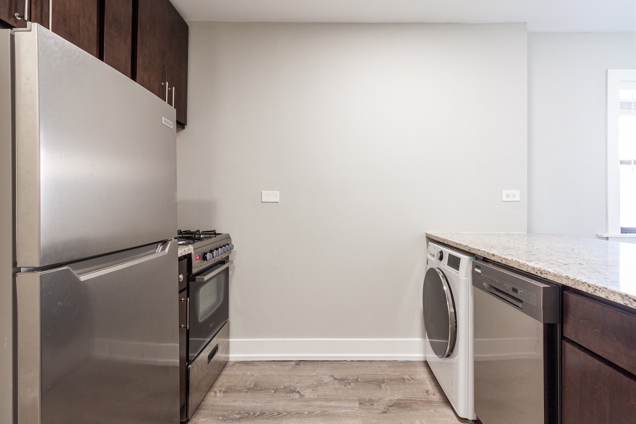 Building Photo - 454 W Barry Ave