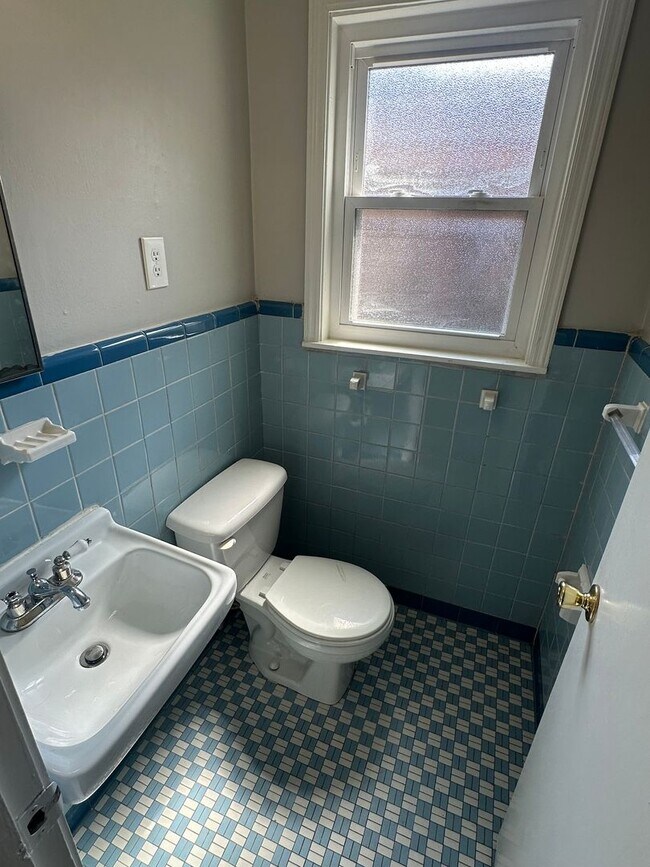 Building Photo - 3BD/1.5BA Home located in Colonial Acres!
