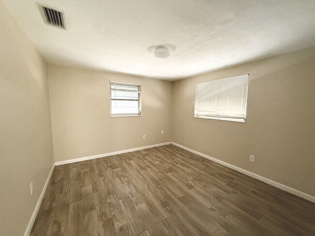 Building Photo - Charming 2-Bedroom Retreat with Additional Living Space in Holiday, FL!