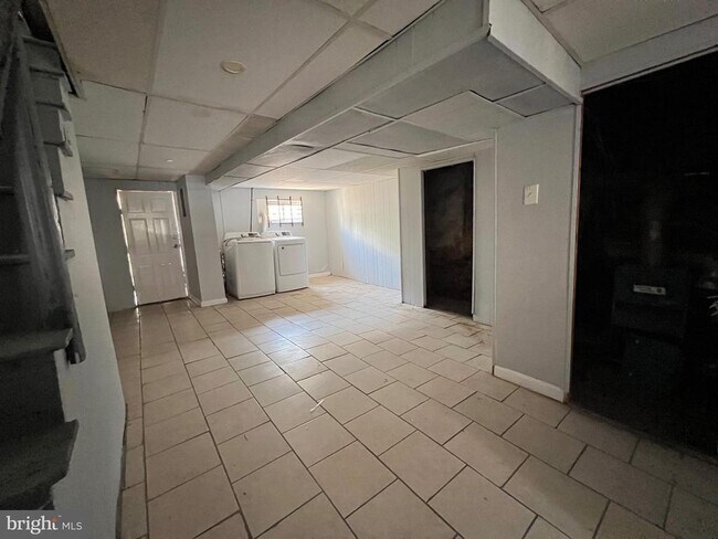 Building Photo - 1609 S 28th St