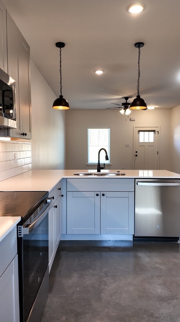 Building Photo - 1716 Rosemary Dr