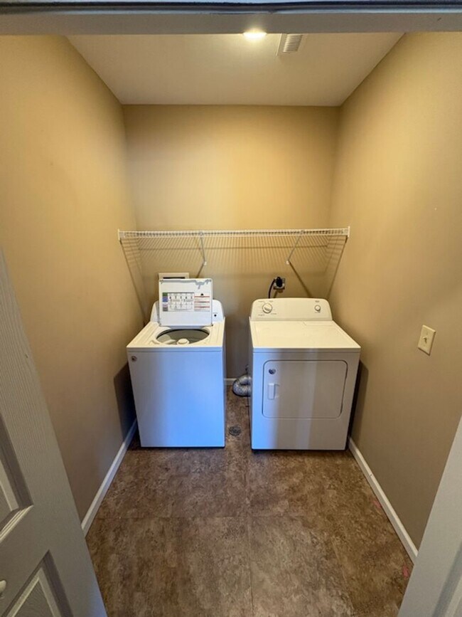 Building Photo - Jefferson Commons Apartments