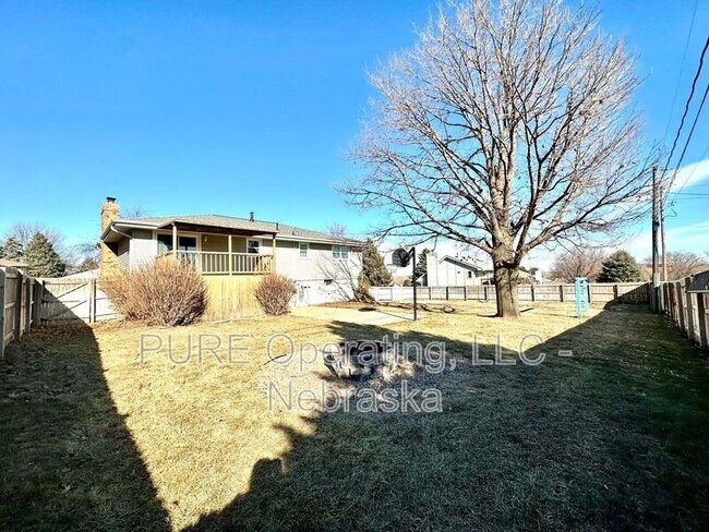 Building Photo - 20215 Pinkney St