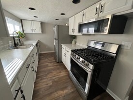 Building Photo - 1707 Cherry Way