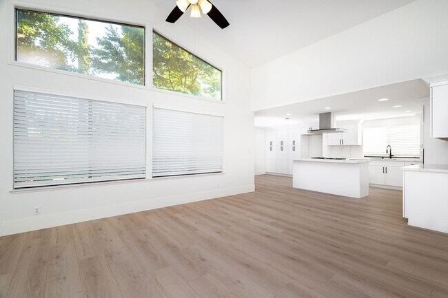 Building Photo - 11859 S Carson Way