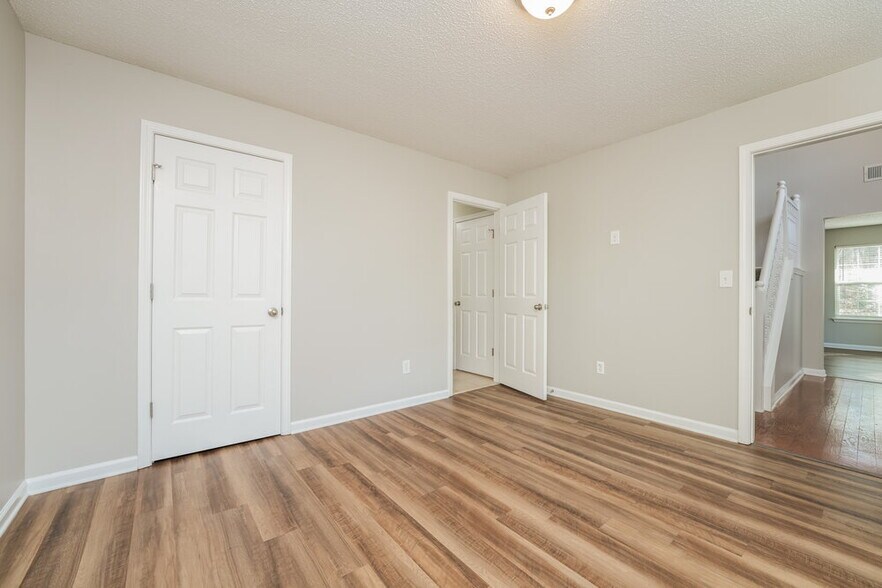 Building Photo - 4477 S River Cove