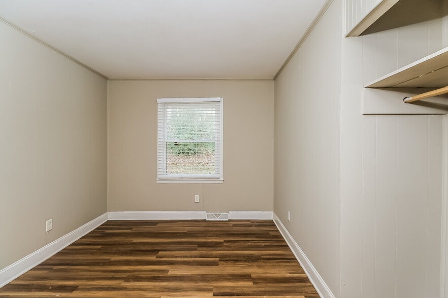 Building Photo - 617 Dunbrook Ln