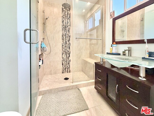 Building Photo - 6127 Lockhurst Dr