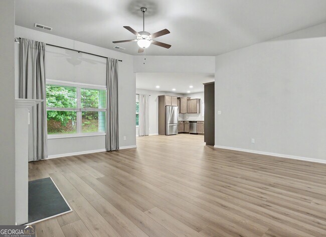 Building Photo - 270 S Ridge