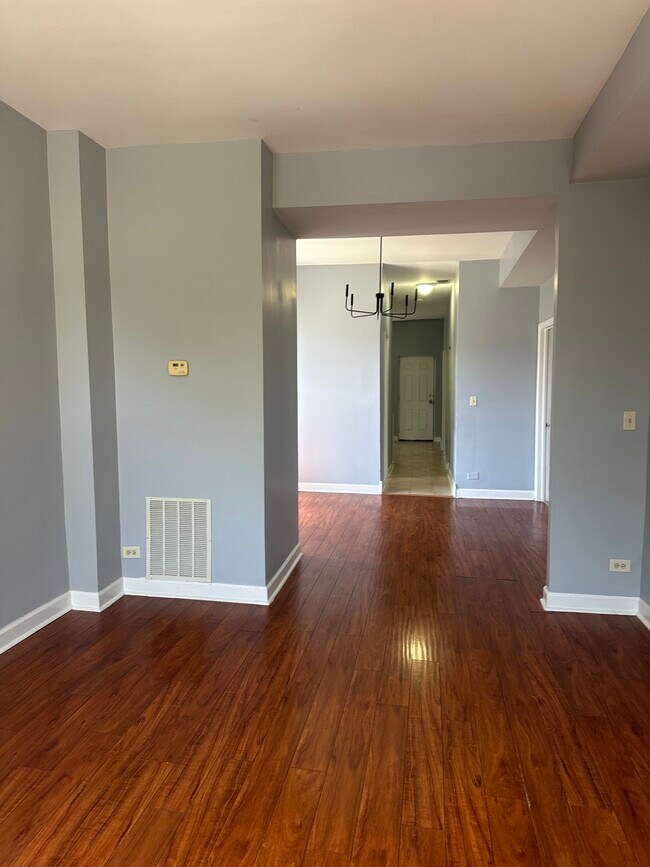 Building Photo - 928 N Lawndale Ave
