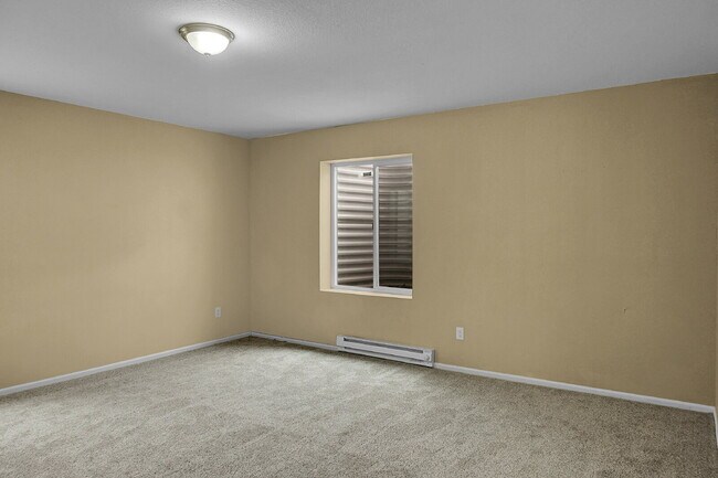 Building Photo - $2,500 - 4 Bed, 3.5 Bath Home in CO Springs with Great Community Amenities!