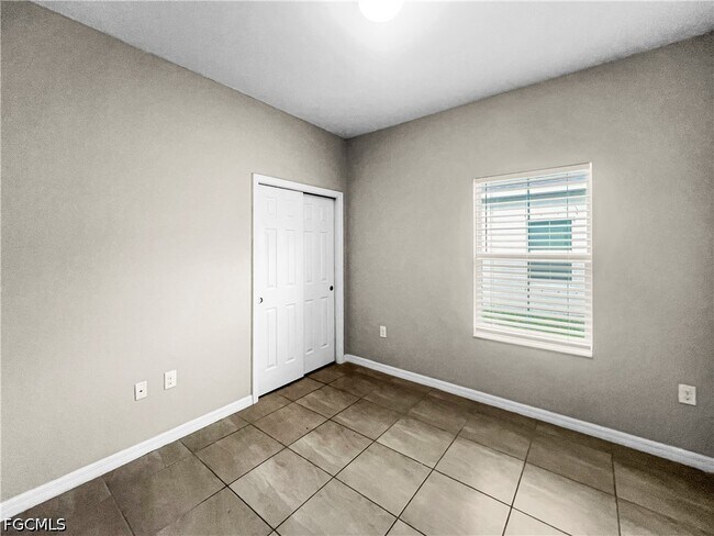 Building Photo - 1322 Trafalgar Pkwy
