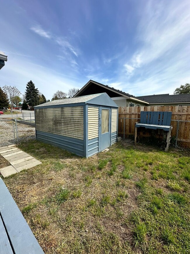 Building Photo - 1702 1st St SE
