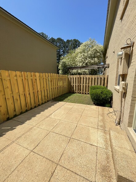 private patio - 114 Orleans Oak Ln