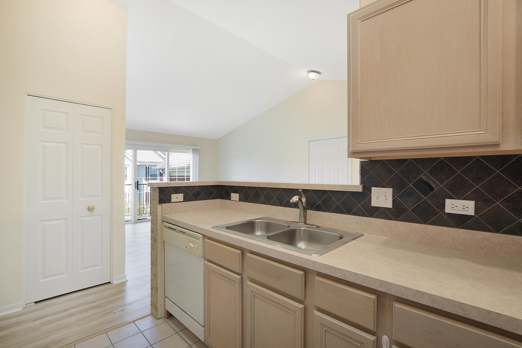 Building Photo - 670 Mill Cir